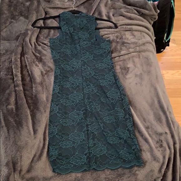 Lace Dress - Deep Emerald Color - Picture 2 of 3
